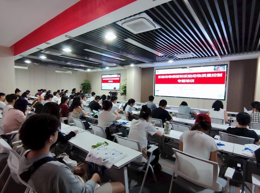 四川省實(shí)驗(yàn)動(dòng)物學(xué)會(huì)“實(shí)驗(yàn)動(dòng)物模型和實(shí)驗(yàn)動(dòng)物質(zhì)量控制”培訓(xùn)在我校成功舉辦